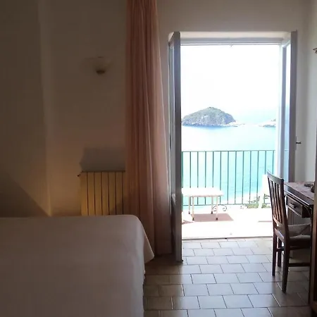 Al Mare 3*